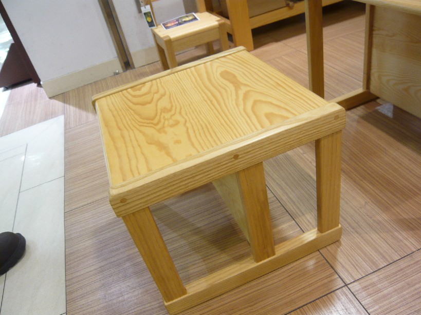 クラフト家具の椅子３