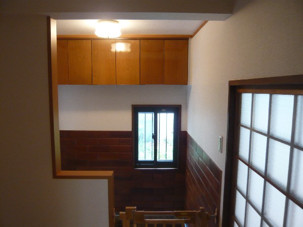木製タイルの玄関