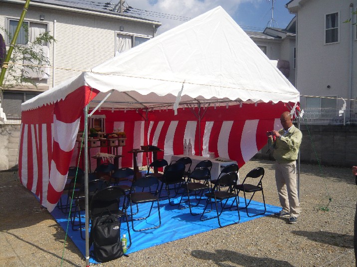 地鎮祭の紅白のテント